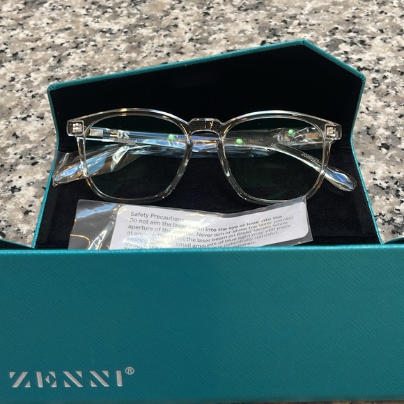 Blue light protection glasses - Picture 2 of 3